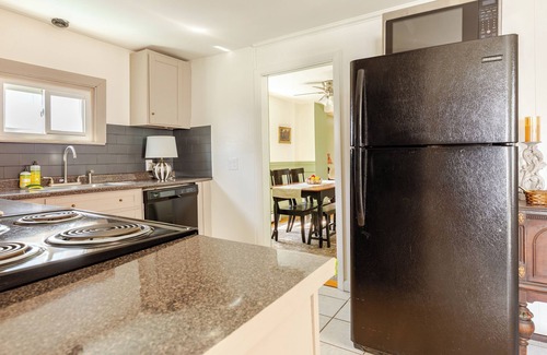 Salem Maison | Moody Salem Home Away From Home