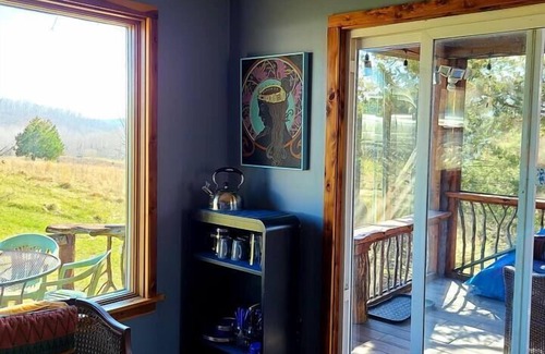 Hartsburg Cabine | Moon-Rise Cabin -Serene and Unique off Katy Trail