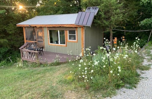 Hartsburg Cabine | Moon-Rise Cabin -Serene and Unique off Katy Trail