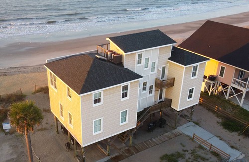 Edisto Island Maison | Moon Tide|Oceanfront Showplace|Dog Friendly|Elevator|Rooftop Deck|Family-Friendly Amenities