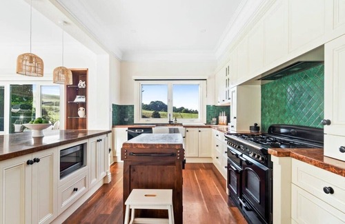 Meroo Meadow Maison | 'Moondance' - Luxurious Hillside Retreat