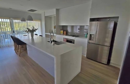 Catherine Hill Bay Maison | Moonee Retreat - 200m to beach and ocean reserve views