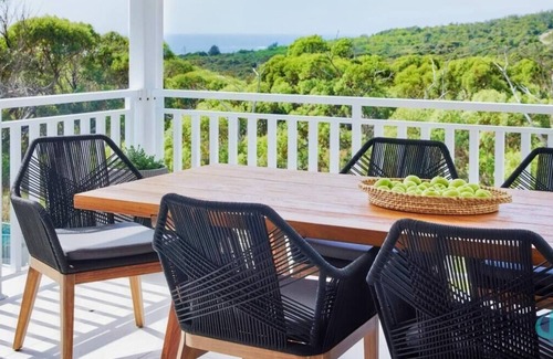 Catherine Hill Bay Maison | Moonee Retreat - 200m to beach and ocean reserve views