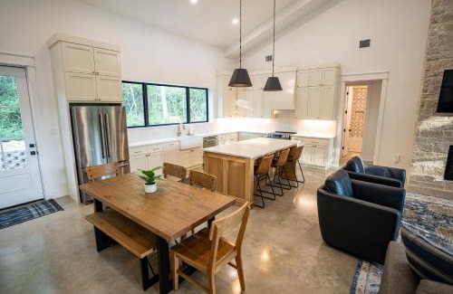 Hearne Maison | Moonlight Oaks Retreat