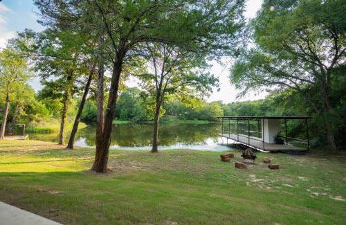 Hearne Maison | Moonlight Oaks Retreat
