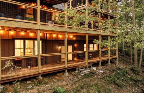 Brooks Maison | Moonlight Ridge Cabin Retreat in Shepherdsville
