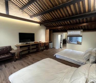 West Central District Maison | Moonlight