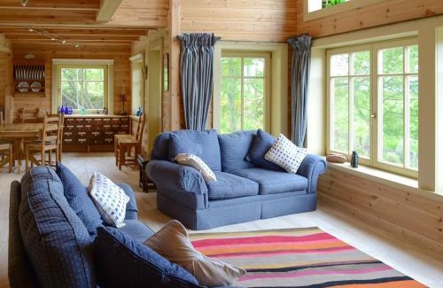 Dingwall Maison | Moonshine Cottage