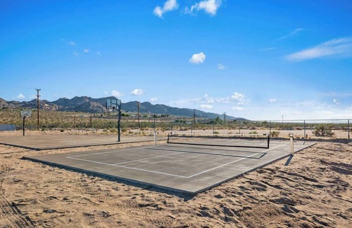 Joshua Tree Maison | Moonstone: Pool, Spa, Pickle Ball Court & Sauna