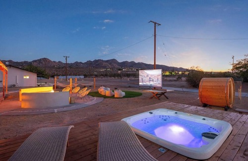 Joshua Tree Maison | Moonstone: Pool, Spa, Pickle Ball Court & Sauna