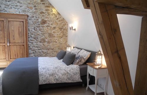 Mareuil-le-Port Hôtel | Chambre Pierre de Lune "Les Mille et une Pierres"