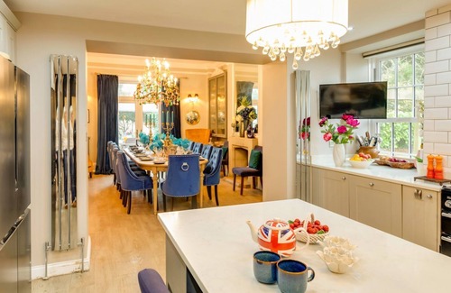 Bromsash Villa | Moonstone Villa - Huit Chambres Villa, Couchages 18