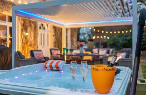 Bromsash Villa | Moonstone Villa - Huit Chambres Villa, Couchages 18