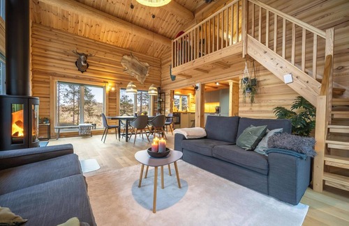 Kviteseid Maison | Moose Lodge is an atmospheric, luxurious, and modern home for 6 people with a beautiful view of the lake.