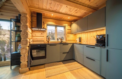Kviteseid Maison | Moose Lodge is an atmospheric, luxurious, and modern home for 6 people with a beautiful view of the lake.