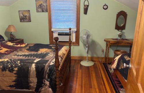 Old Forge Maison | Moose Riverside Bungalow 3BR Home Old Forge NY
