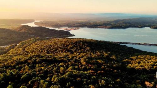 Bryant Maison | Moose Tracks with beautiful views and a hot tub