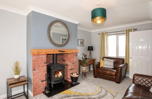 Trefor Maison | Mor a Mynydd