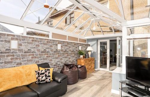Trefor Maison | Mor a Mynydd