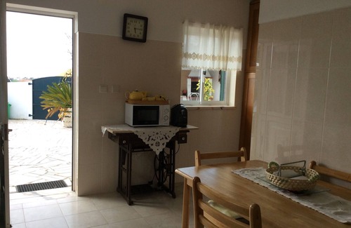 Lourinha Maison | Moradia das Rosas, à 2,5 km de la plage d'Areia Branca.