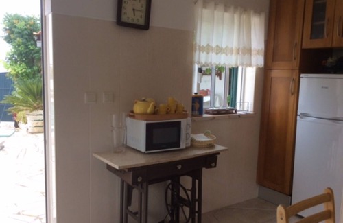 Lourinha Maison | Moradia das Rosas, à 2,5 km de la plage d'Areia Branca.