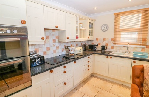 Newborough Maison | MORANNEDD, pet friendly, with open fire in Newborough