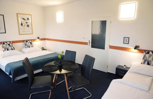 Uherske Hradiste Hôtel | Morava 308 manželská postel a třetí lůžko Uherské Hradiště Šafaříkova 855