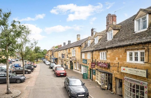 Moreton-in-Marsh Appartement | Moreton High Street - Sleeps 10, with private garden