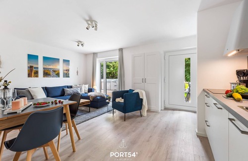 Emmelsbull Appartement | Morgenröte - not far from Sylt, rural, idyllic, North Sea vacation, garden