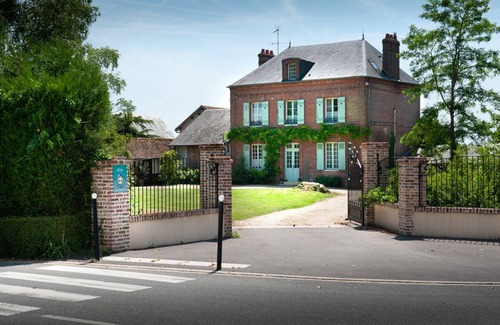 Morgny Cottage | Gîte de charme familial, 3 épis, JARDIN CLOS FLEURI, PISCINE , TERRASSE