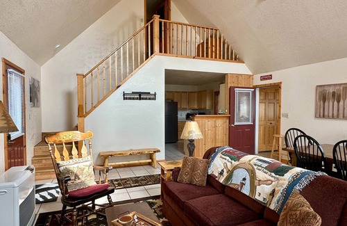 Lake Linden Cottage | Morning Glory Lakeside Cabin: Family-Friendly, Pet-Free, and Full of Scenic Charm!