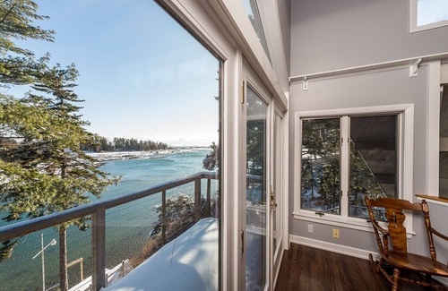 Harpswell Maison | "Morningside" Belle maison au bord de l'eau, c'est l'endroit idéal pour les escapades d'hiver