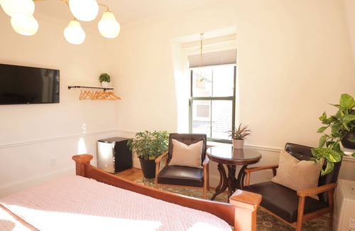 Parkside Hôtel | Morrill Mansion Inn | 6 | Self Check In | Parking
