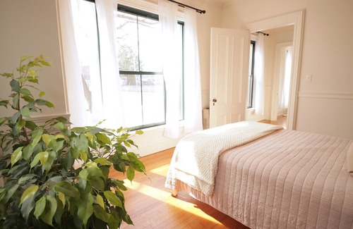 Parkside Hôtel | Morrill Mansion Inn | 8 | Self Check In | Parking
