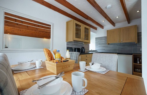 Thornhill Appartement | Morton Cottage - a cottage that sleeps 2 guests in 1 bedroom