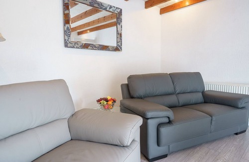 Thornhill Appartement | Morton Cottage - a cottage that sleeps 2 guests in 1 bedroom