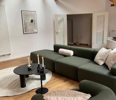 Uerzig Appartement | Mosel-Charm - Urige Dachgeschosswohnung - 3 Schlafzimmer für 6 Personen - Liebevoll renoviert & gemütlich