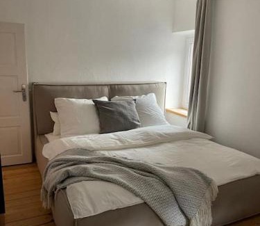 Uerzig Appartement | Mosel-Charm - Urige Dachgeschosswohnung - 3 Schlafzimmer für 6 Personen - Liebevoll renoviert & gemütlich