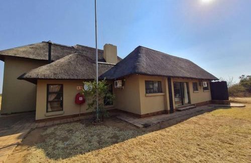 Leeupoort Maison | Moshate Lodge Zebula 4 Bedroom Holiday home