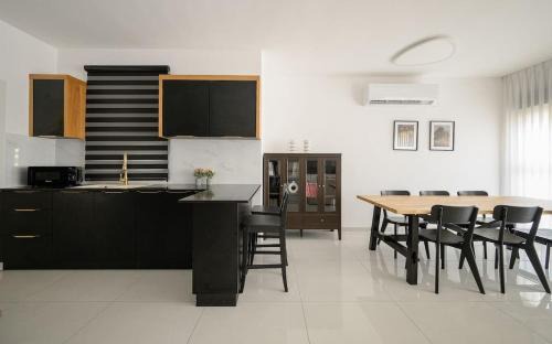 Kiryat Ata Appartement | Most perfect 4-BDR with jacuzzi BY MadrigalRentals