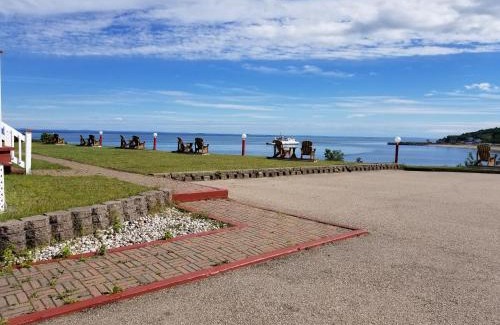 Saint-Simeon Hôtel | Motel et Chalets Bo-Fleuve Evangeline