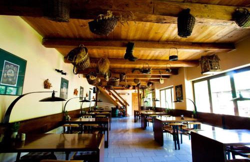 Houska Maison | Motel Svatý Kryštof