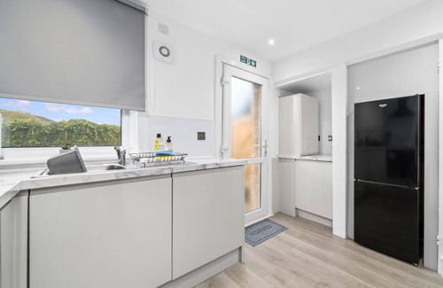 Motherwell Maison | Motherwell 2 Bed Sleeps 4 - MODERN