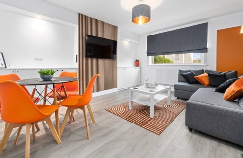 Motherwell Maison | Motherwell 2 Bed Sleeps 4 - MODERN