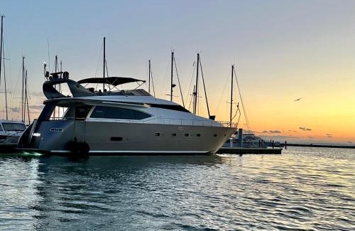 Barceloneta Location De Bateaux | MotorYacht 21 avec équipage