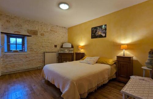 Saint-Mary Maison | Moulin Authentique avec Jardin Privé et Activités pour Familles et Amis en Bord de Rivière - FR-1-653-251