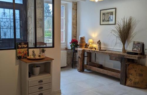 Saint-Mary Maison | Moulin Authentique avec Jardin Privé et Activités pour Familles et Amis en Bord de Rivière - FR-1-653-251