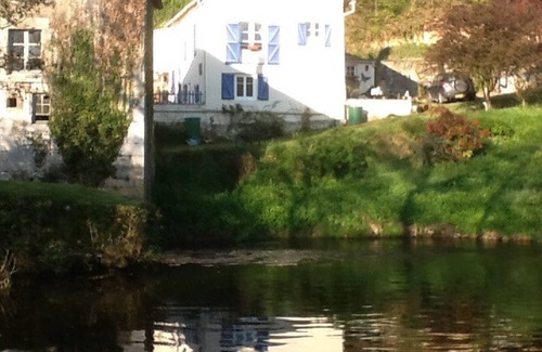 Salles-en-Toulon Maison | Moulin de la Ronde, an outstanding riverside home with beautiful private island