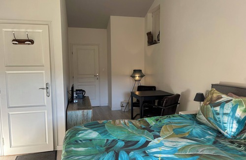 Viverols Lit Et Petit-Déjeuner | Moulin des Comtes, spacious guest room with all comforts in a peaceful setting
