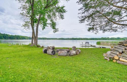 Mound Appartement | Mound Waterfront Retreat with Shared Fire Pit and Dock